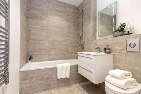 Parkview House, Oaklands Park, Wokingham, Berkshire, RG41 - Photo 4