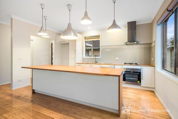 LOW-MAINTENANCE AND CENTRAL CONVENIENCE - Photo 1