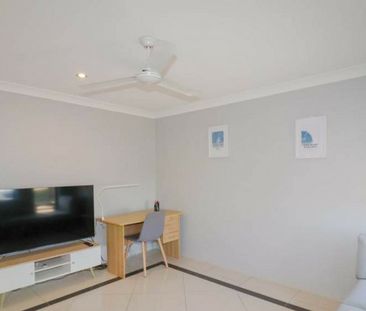 MODERN, SPACIOUS & PERFECTLY POSITIONED � EASY LIVING IN ASHFIELD - Photo 3