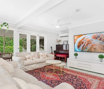 Spacious Family Living on an Expansive 810sqm Block – Pool, Multipl... - Photo 2