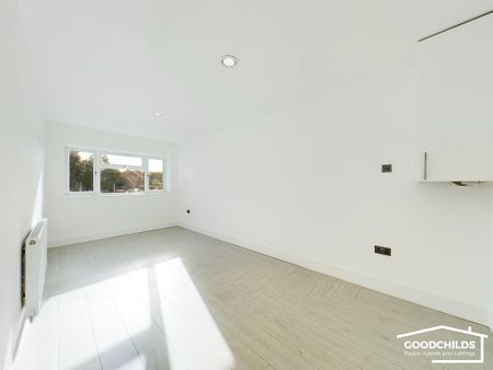 5 bedroom detached house to rent - Photo 2