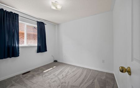 For Lease - 91 Oceanpearl Crescent, Whitby, Ontario - Photo 4
