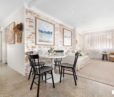 Charming 2-Bedroom Rental House in Greenslopes - Your Serene Retrea... - Photo 3