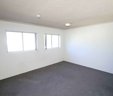 CUTE & WELL PRESENTED TIDY STUDIO - Photo 1
