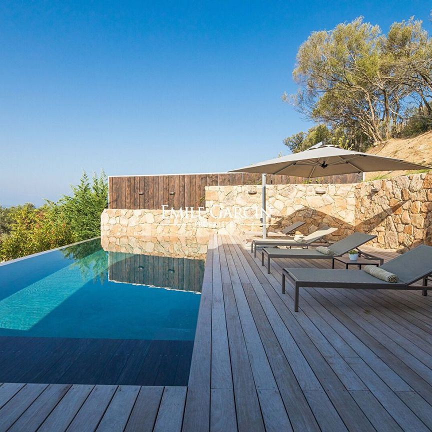 Villa contemporaine à louer à Propriano, toutes prestations incluses, vue mer panoramique. - Photo 1