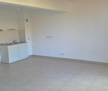 Location Appartement 2 pièces 45m² CLERMONT L HERAULT 34800 - Photo 3