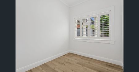 Renovated Beach Front One Bedroom Apartment with study/2nd bedroom - Photo 2