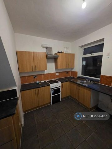 2 bedroom terraced house to rent - Photo 2