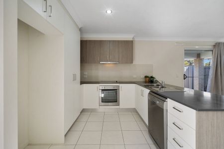 Stunning Four Bedroom +Media Family Abode Located In Yarrabilba - Photo 2