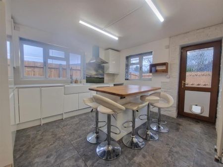 2 bedroom semi-detached house to rent - Photo 3