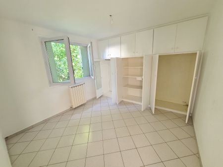 Location Appartement 4 pièces 69m² MARSEILLE 14ème - Photo 3