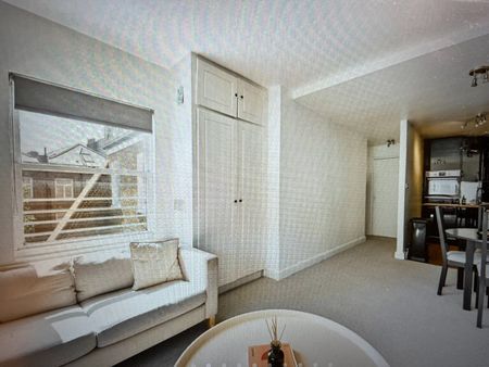 1 Bed Flat, Nevern Square, SW5 - Photo 5