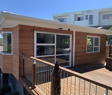 Three bedroom home with city views - Photo 3