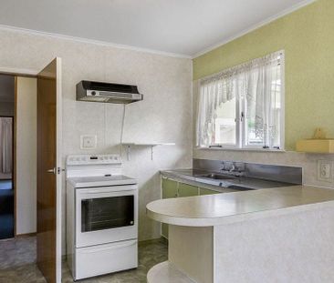 Charming 3BR 1 BATH Home in Papakura - Photo 4
