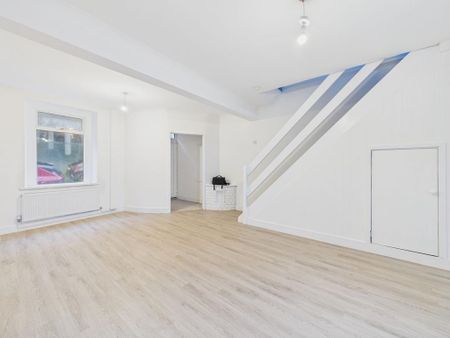 3 bedroom terraced house to rent - Photo 3