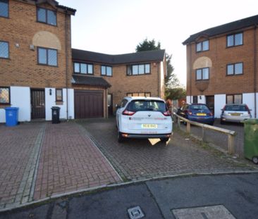 6 Bedroom House To Rent in Talbot Village - £3,120 pcm Tenancy Info - Photo 4