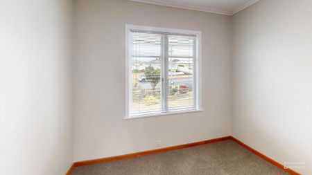 Springvale - 3 Bedrooms - Photo 5