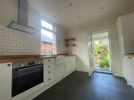 4 bedroom Semi-detached house to rent - Photo 1