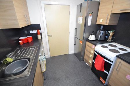 6 bedroom house to rent - Photo 4