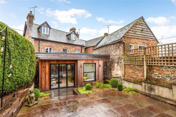 4 bedroom detached house to rent - Photo 1