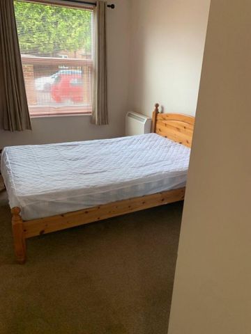 3 bedroom flat to rent - Photo 4