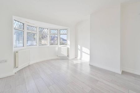 4 bedroom end of terrace house to rent - Photo 4