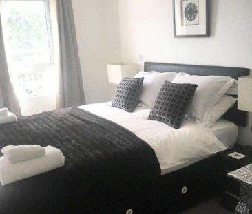 Woking, Surrey, GU21 - Photo 3