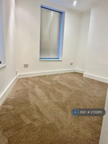 2 bedroom end of terrace house to rent - Photo 2