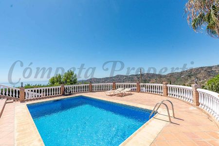 Country Property in Frigiliana, Inland Andalucia in the mountains - Photo 2