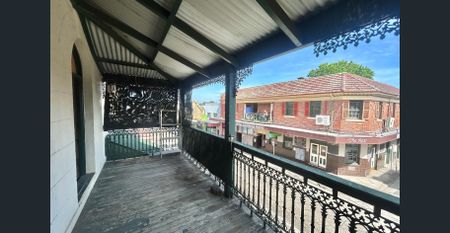 Heart of Windsor | Original & Spacious Studio! - Photo 4