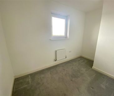 2 Bedroom Flat / Apartment - Alexander Square, Eastleigh - Photo 6