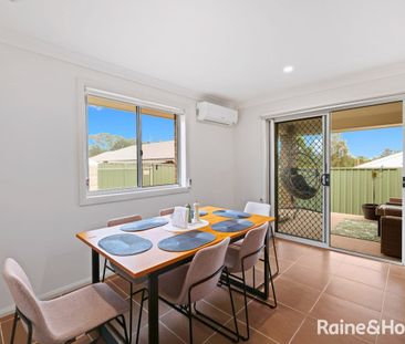 Light-Filled Living in Nowra - Photo 2