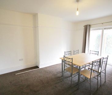 4 bedroom semi-detached house to rent - Photo 2