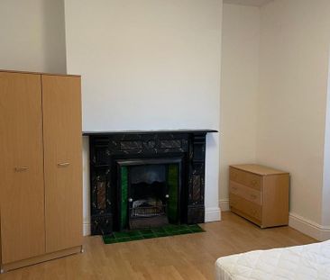8 bedroom terraced house to rent - Photo 4