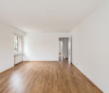 central city apartment with balcony - Photo 1