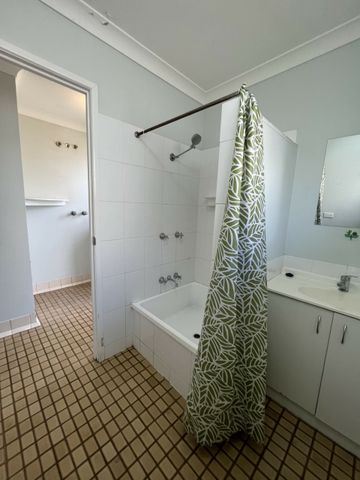 Low Maintenance Unit with Air Conditioning - Photo 5