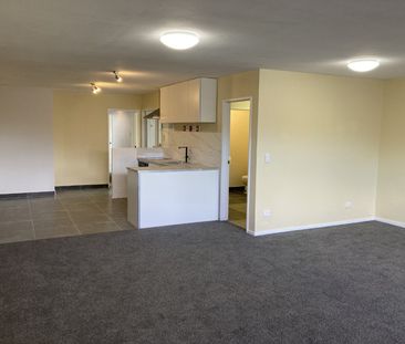 4 bedroom home in Liberton! - Photo 2