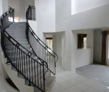 Spacious Executive Home in Prestigious Middle Ridge - Photo 4