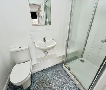 1 bedroom in a flat share to rent - Photo 4