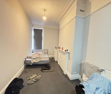 4 bedroom flat to rent - Photo 4