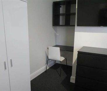 Bedroom Detached House In Winton, BH9 - Photo 1