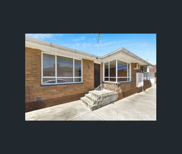 Freshly Updated 2-Bed Home – Walk to Shops, Schools & Transport!! - Photo 2