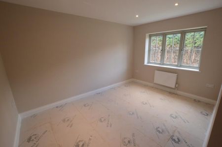 4 bedroom detached house to rent - Photo 3