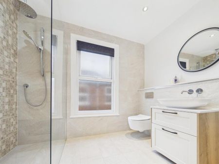 4 bedroom terraced house to rent - Photo 4