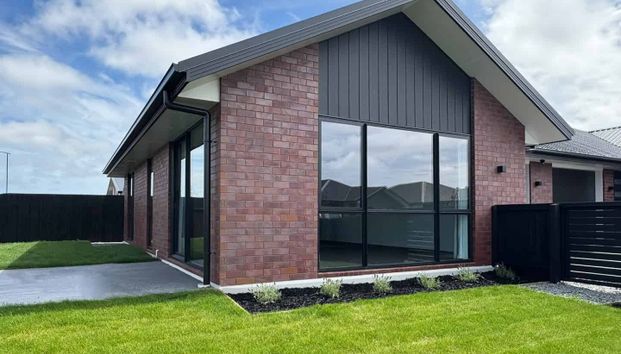 One Bedroom, Easy Living In Yaldhurst! - Photo 1