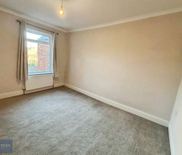 3 bedroom House To Let Total Size: 1228 SQ FT - Photo 6