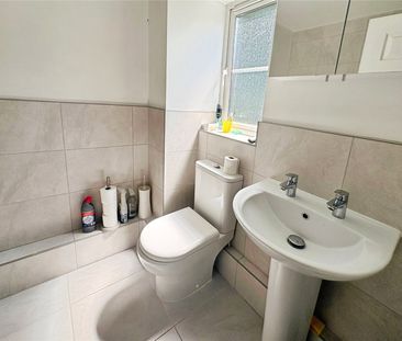 Laird Court, Bagshot, Surrey, GU19 5QN - Photo 6