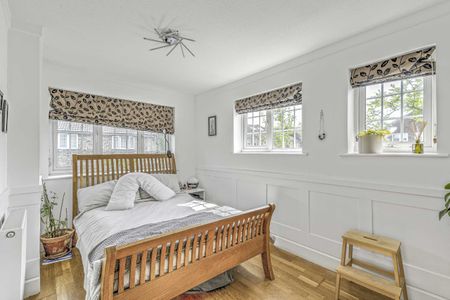 College Gardens, London, SW17, London - Photo 3