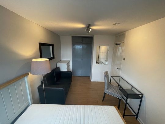 Room in a Shared Flat, Clarence Mews, E5 - Photo 1