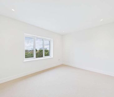 Upper Icknield Way, Princes Risborough, Buckinghamshire, HP27 - Photo 2